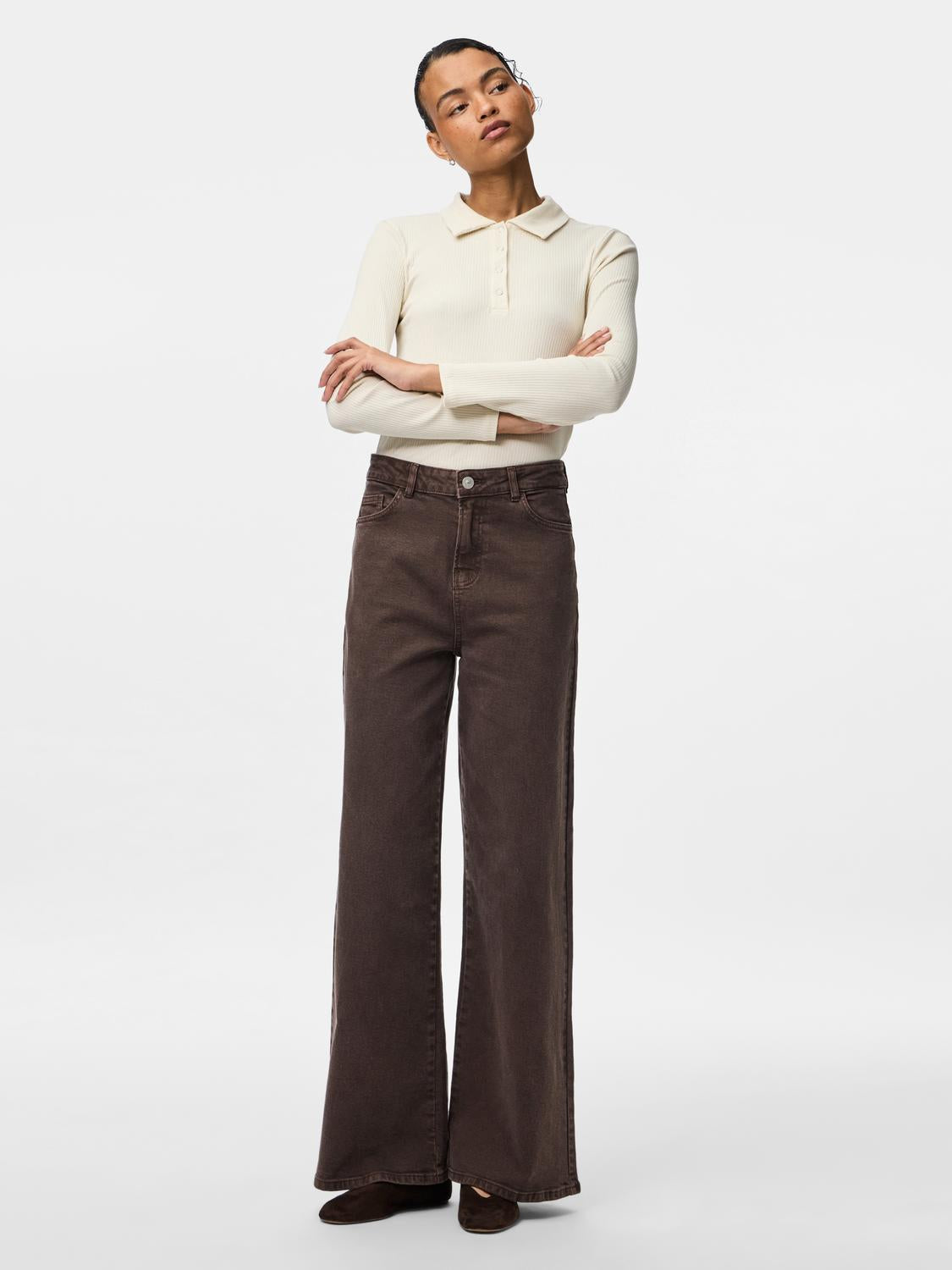 model_shot-front_full